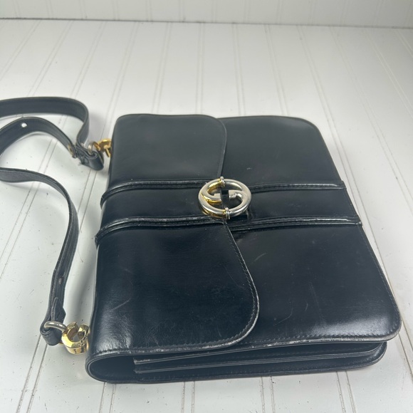 Gucci Black Leather Shoulder Bag with Gold Accent - Picture 5 of 14